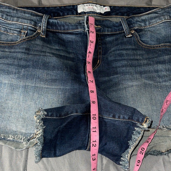 TORRID RAW HEM STRETCH DENIM SHORTS SIZE 18. - Picture 9 of 12